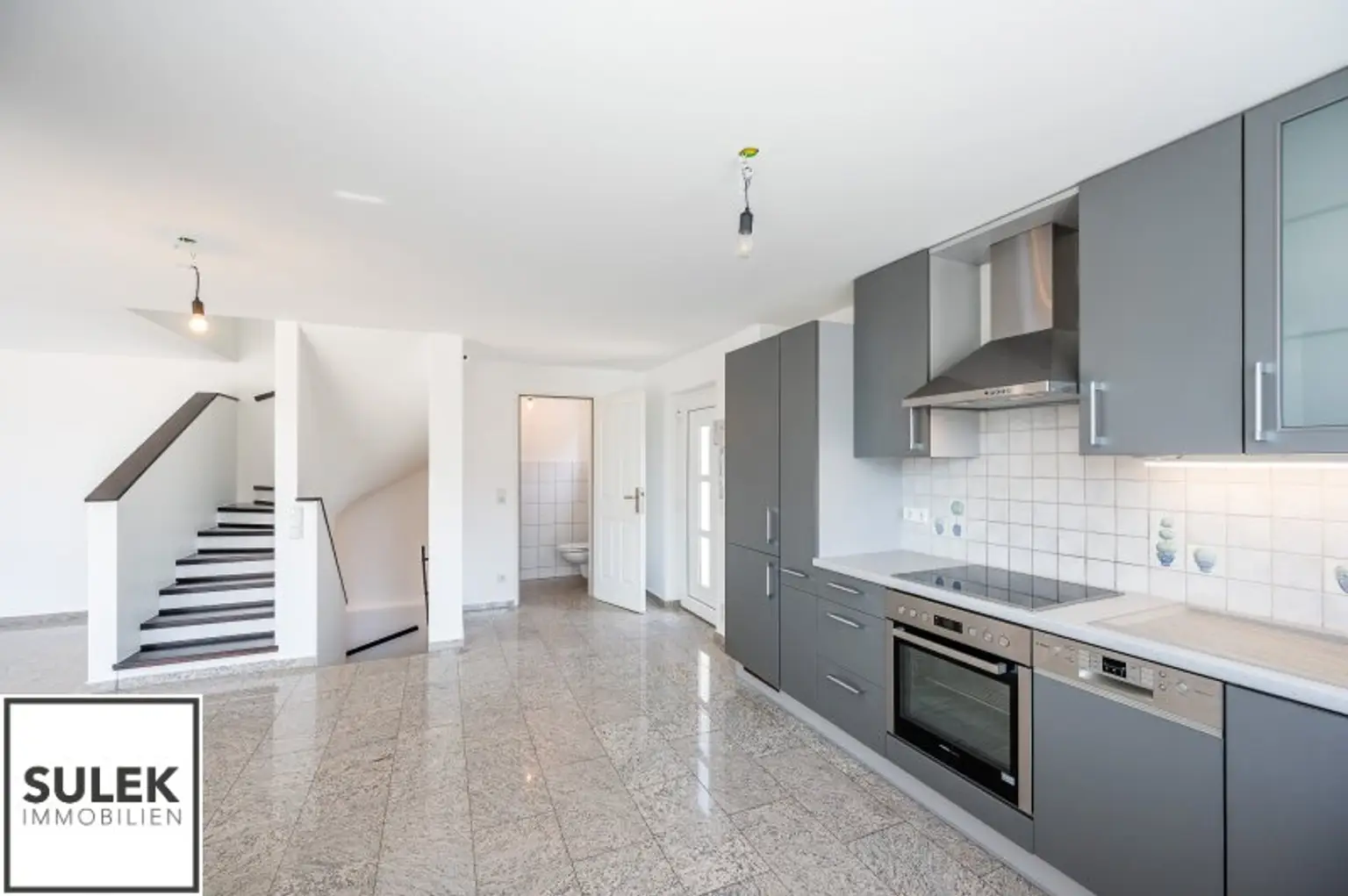 Einfamilienhaus in absoluter Traumlage am Schafberg // Dachterrasse mit Weitblick über die Stadt!
