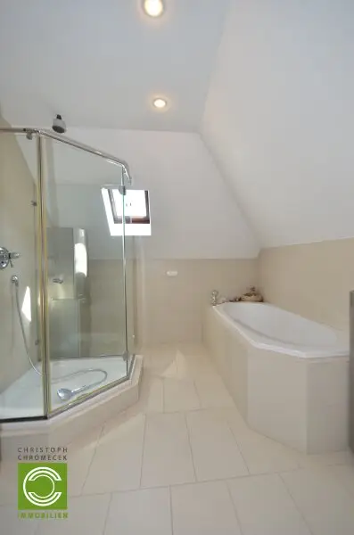 CHRISTOPH CHROMECEK IMMOBILIEN - PERCHTOLDSDORF - Gepflegtes und geräumiges Einfamilienhaus mit vielen Extras!