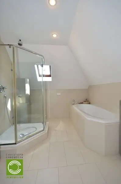 CHRISTOPH CHROMECEK IMMOBILIEN - PERCHTOLDSDORF - Gepflegtes und geräumiges Einfamilienhaus mit vielen Extras!