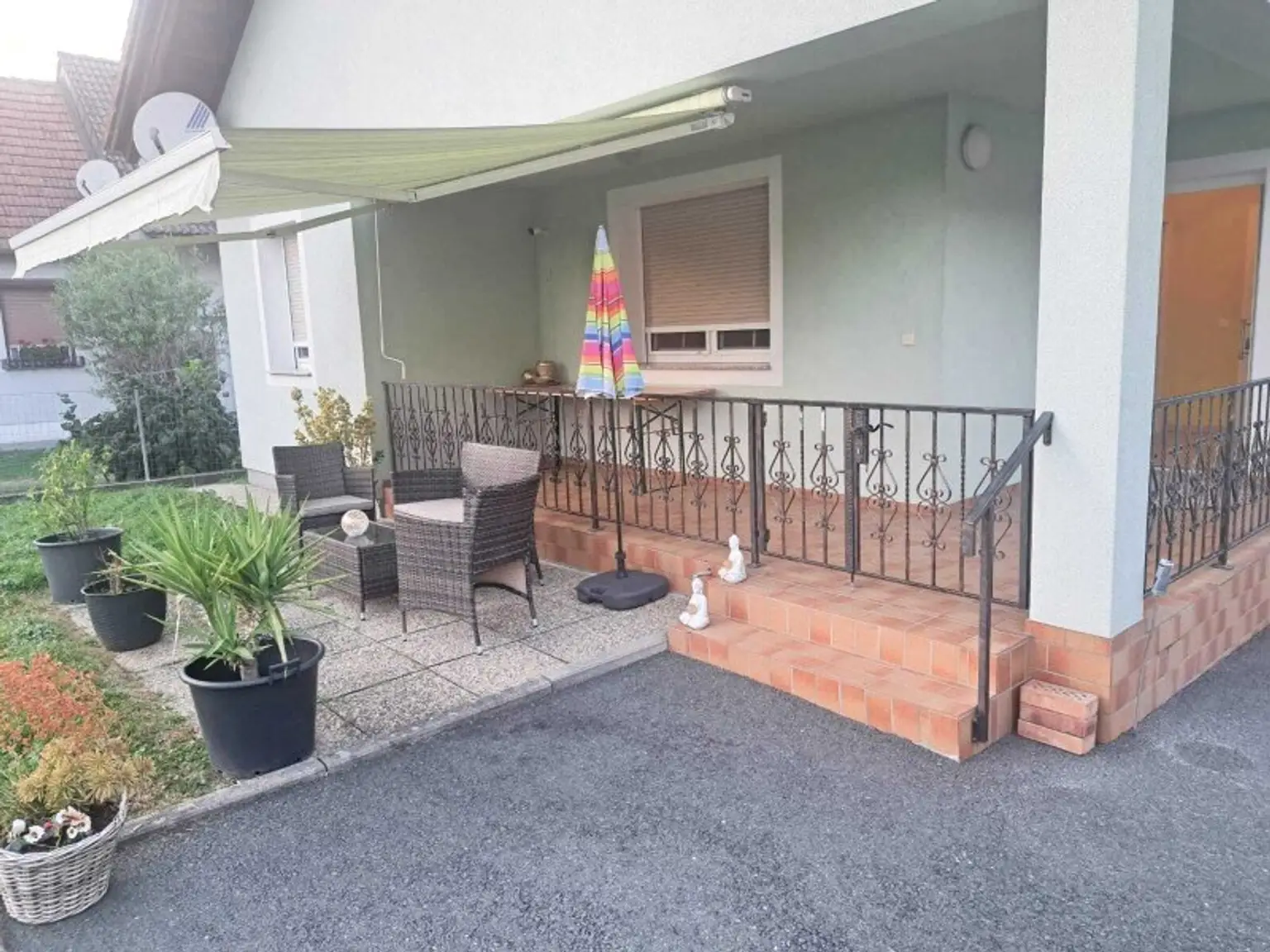 Wohnen auf einer Ebene: Gepflegtes Haus mit Garten und Doppelgarage in Unterwart