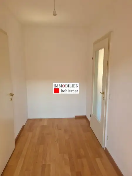 GEMÜTLICHE 2-ZIMMERWOHNUNG MIT LOGGIA, ALLE NEBENRÄUME, GARAGENSTELLPLATZ IM EIGENTUM