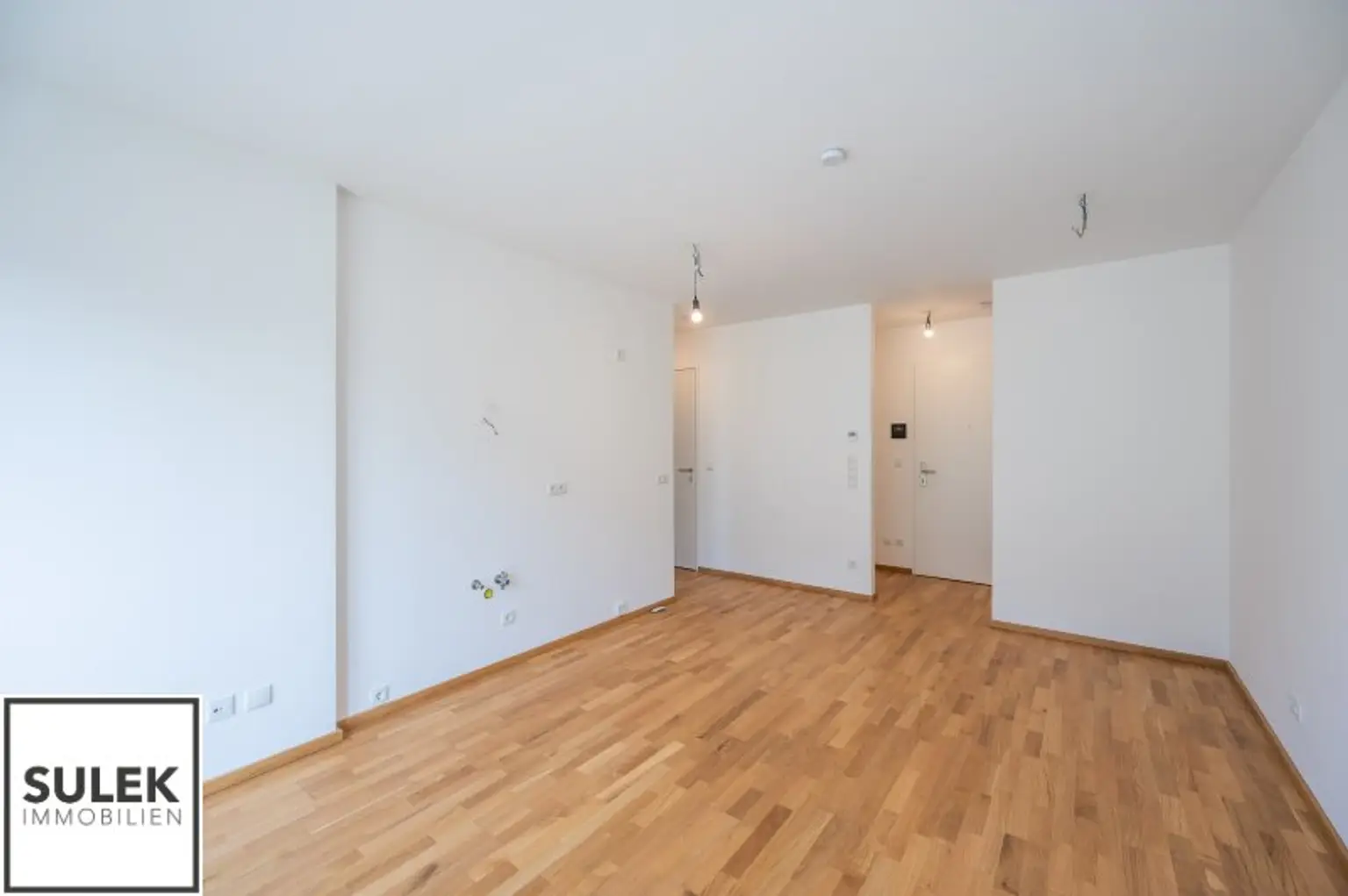 Erstbezug! Perfekt geschnittene 2 Zimmer Wohnung mit Balkon & top Anbindung (U4, U6, uvm.)