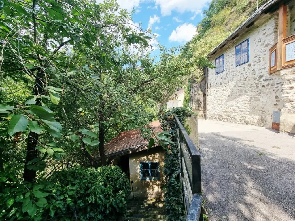 Geschichte atmen, Weinlandschaft genießen, am Ursprung der Marktgemeinde wohnen