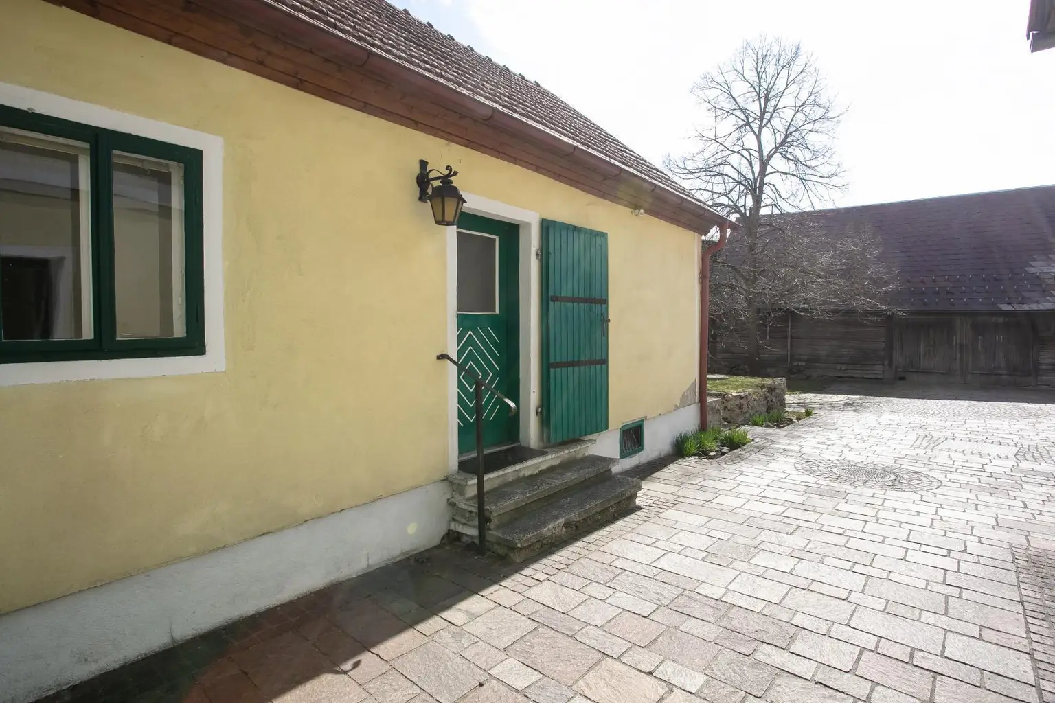 Altbau Eingang