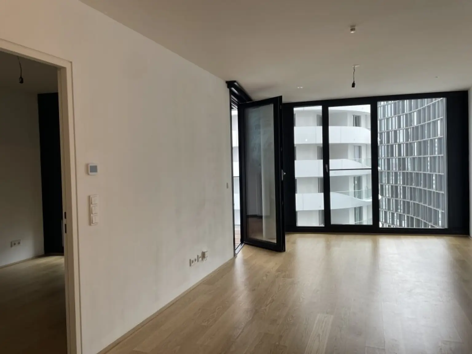 UNBEFRISTETE 2 Zimmer mit Loggia und vielen Extras im Haus nahe Belvedere!