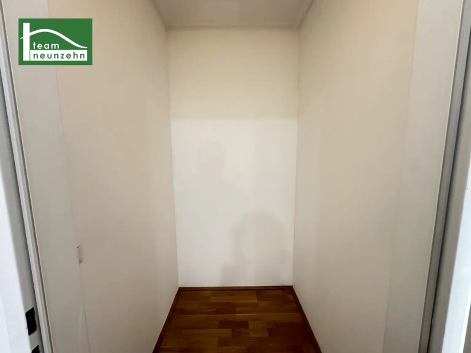 LEO 131 - Sonnige 2.5-Zimmer Wohnung mit Balkon und Abstellraum! Gut angebunden und dennoch viel Grün in der Nähe!