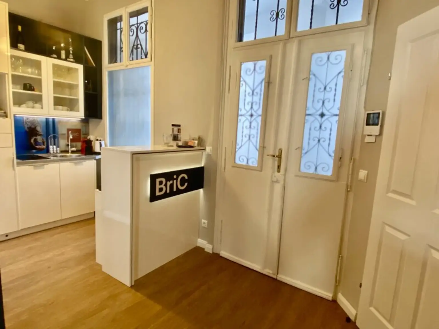 "Office"- Provisionsfreier Raum zum Starten oder zum flexiblen Einsatz in schöner Lage! All-In!