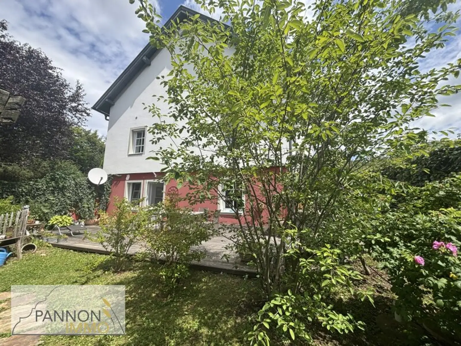 Luxus und Wohlbefinden - Traumvilla mit uneinsehbarem Garten in Grünlage