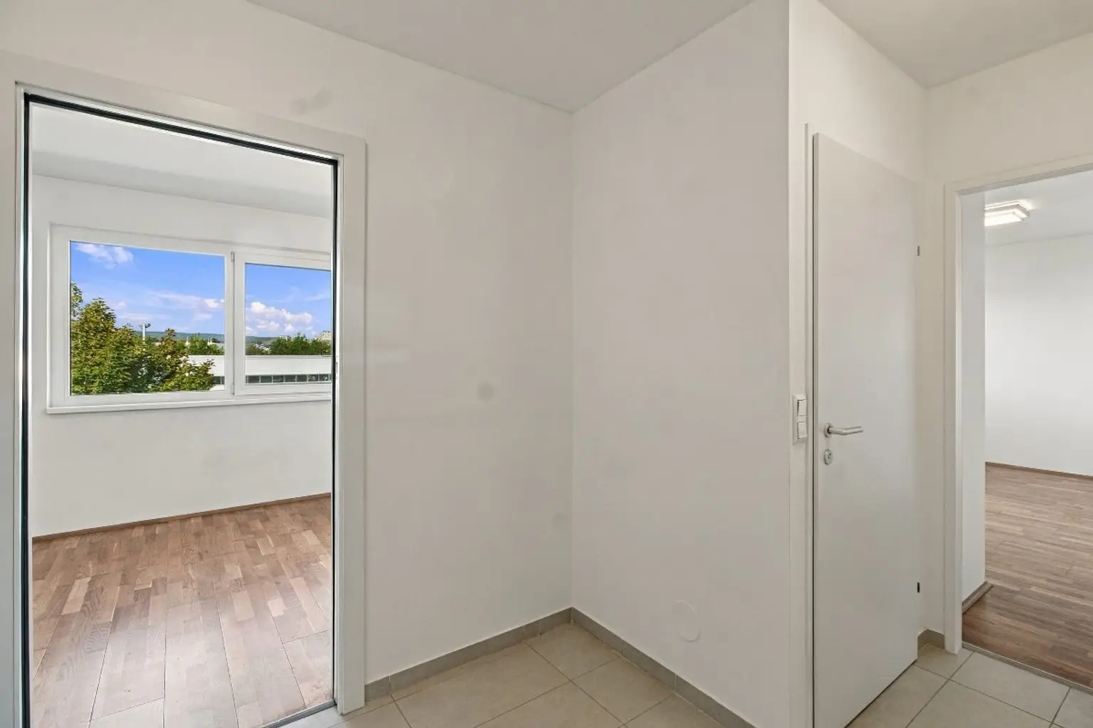 M | NEU am Markt ++ MODERNE ZWEI Zimmer mit TERRASSE | Prima Service Immobilien