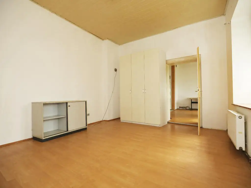 Renovierungsbedürftiges ZInshaus mit aureichend Parkplätzen im Trendbezirk Graz/Lend