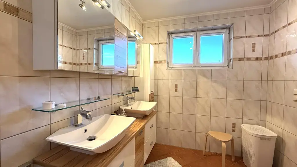 gepflegter, bezugsfertiger Bungalow mit Weitblick in sonniger Lage