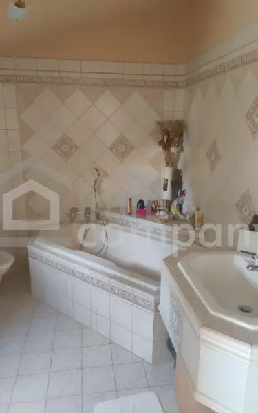 Haus in Schrebergartensiedlung, ständig Bewohnbar, Balkon, Terrasse, Pool, Gartenhütte und mehr.