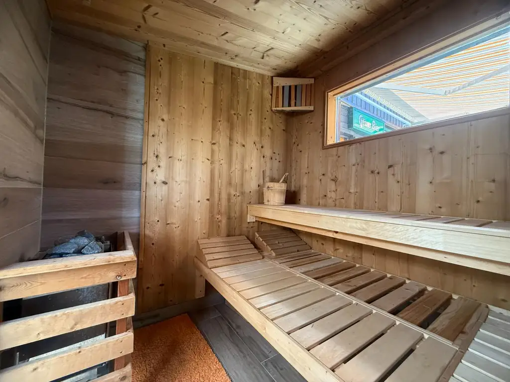 *** kleines gemütliches, möbliertes Häuschen mit Gartenparadies in der Waldrandsiedlung, mit Photovoltaik, Brunnen, Sauna, Garage, Carport,….. ***