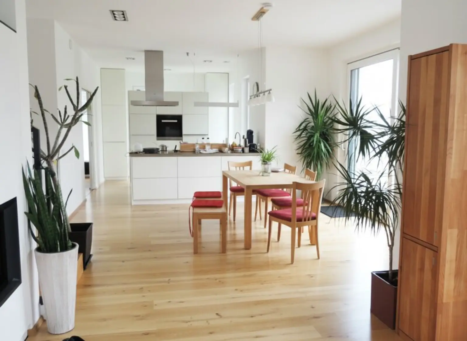 Modernes Einfamilienhaus mit exklusivem Schwimmteich/Naturpool