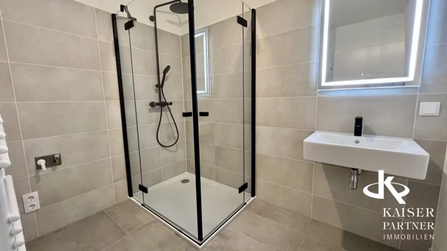 Moderne 3-Zimmer-Wohnung in 1220 Wien – Erstbezug mit Balkon und Stellplatz, Nahe Badeteich Hirschstetten!