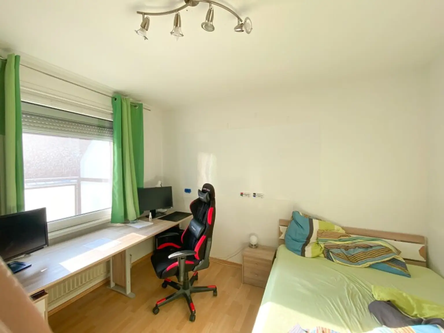 3er WG geeignet! 4-Zimmer Mietwohnung mit 5 m2 Terrasse! Inkl. Heizung und Warmwasser!