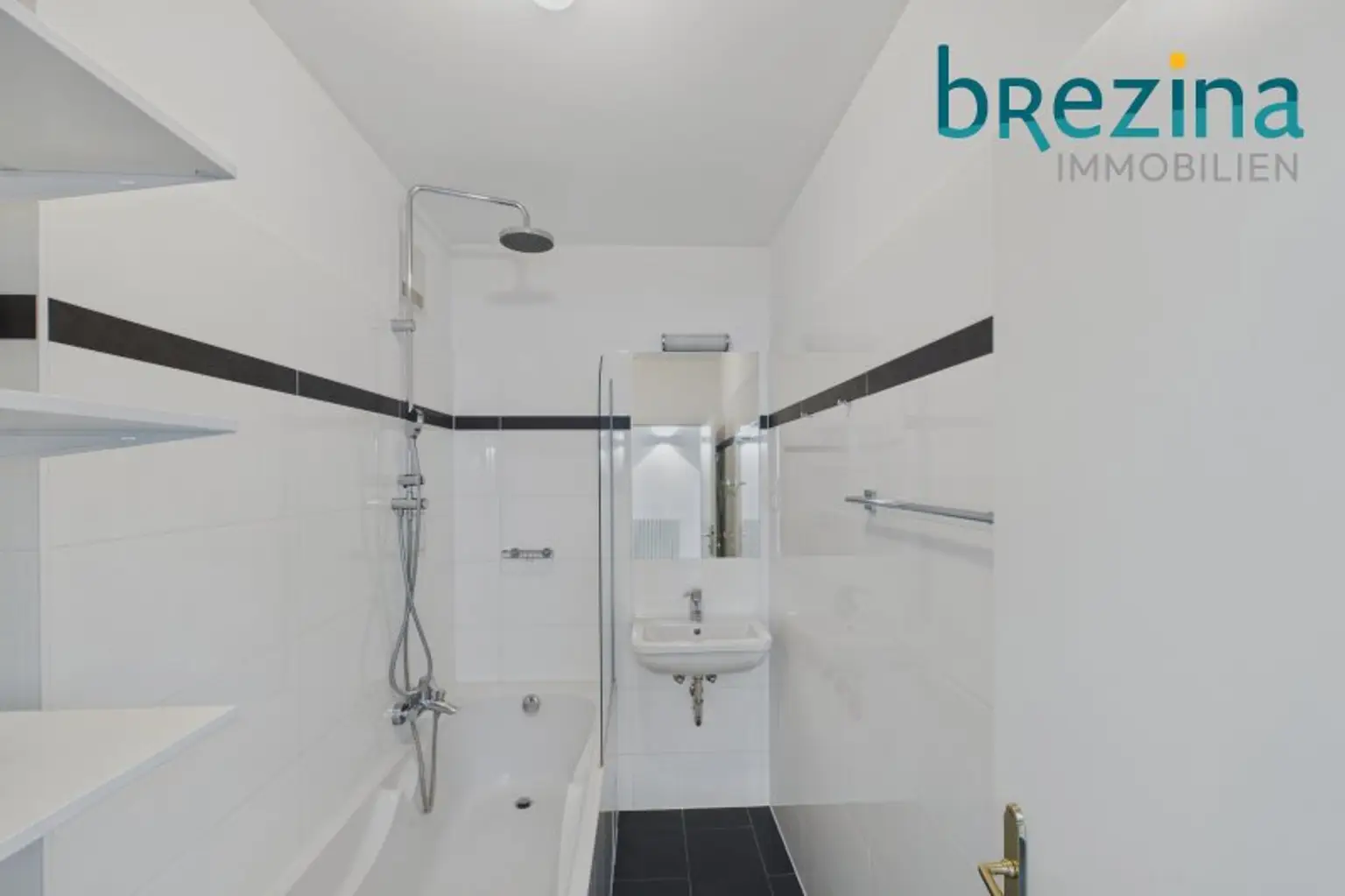Badezimmer mit Badewanne