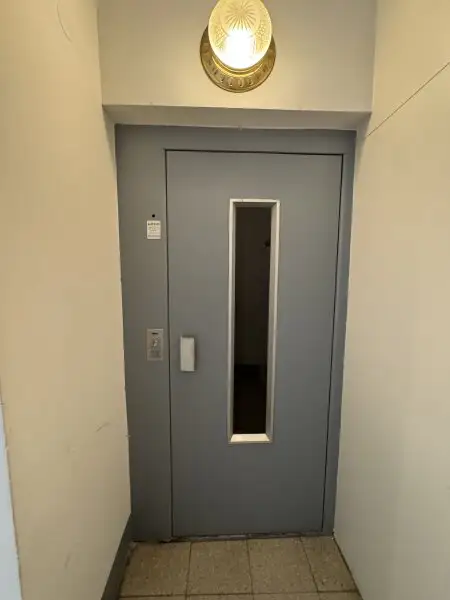 NEU! WG-Geeignete 3,5 Zimmerwohnung in wunderschönem Altbauzinshaus!