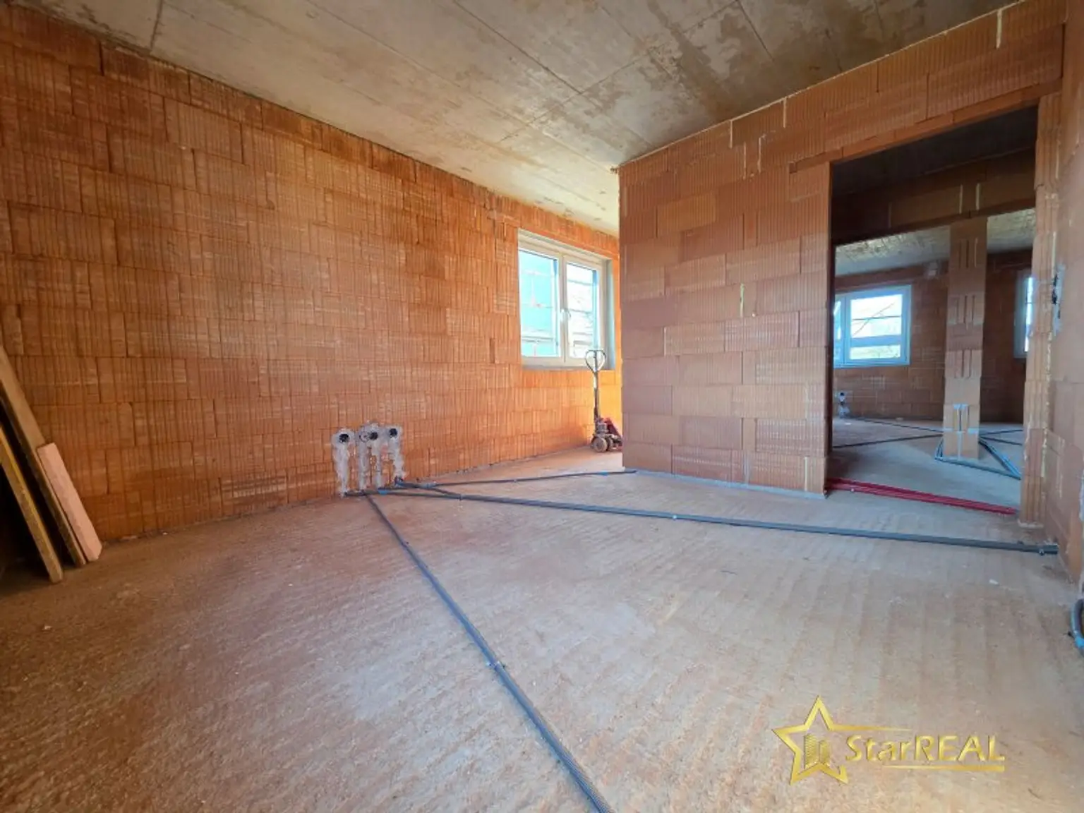 Zimmer mit Schrankraum