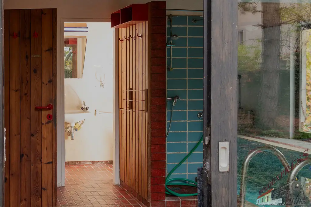 Architektenhaus mit Schwimmhalle in Ruhelage