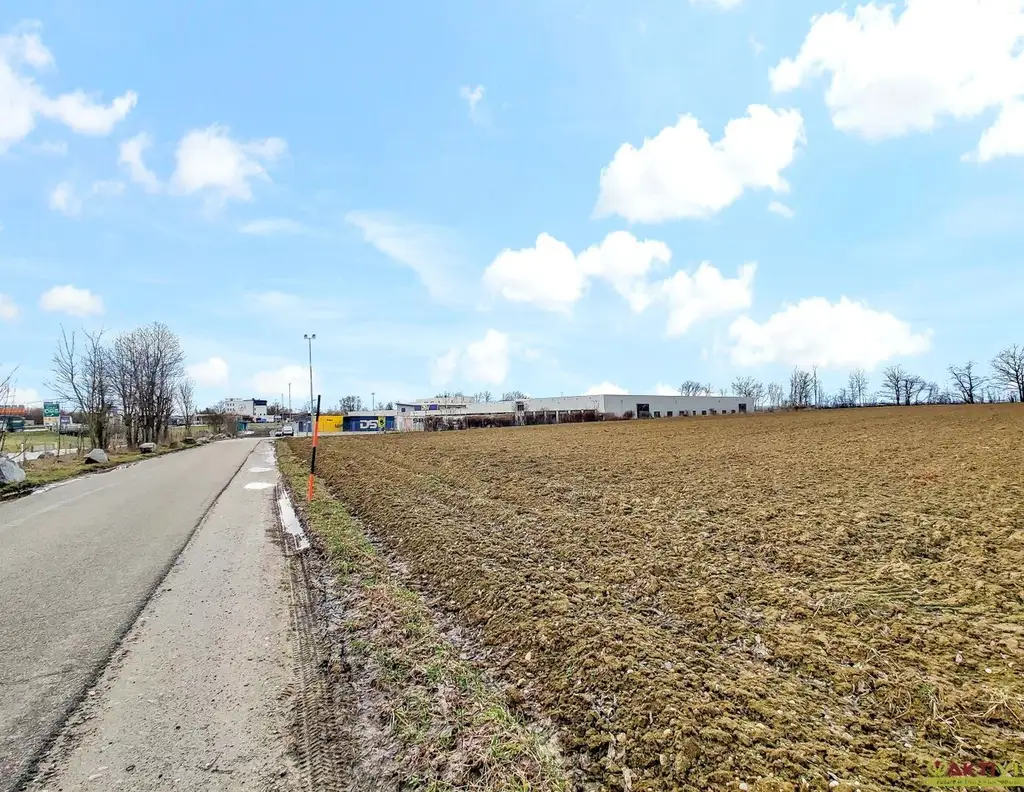 Großes Betriebs-Baugebiet direkt an der Autobahn A8! - Großes Potential als Pacht oder Baurecht. - An der Grenze zu DE.