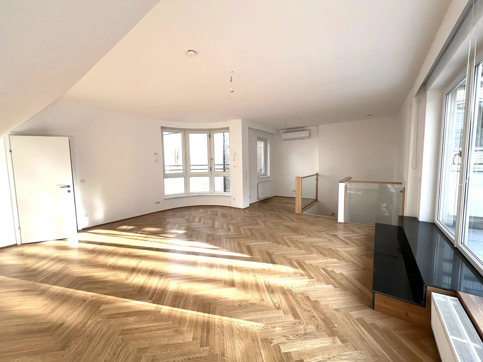 Klimatisierte 5-Zimmerwohnung mit 72 m² Terrasse am Kohlmarkt / Air conditioned 5-room flat with 72 m² terrace on Kohlmarkt