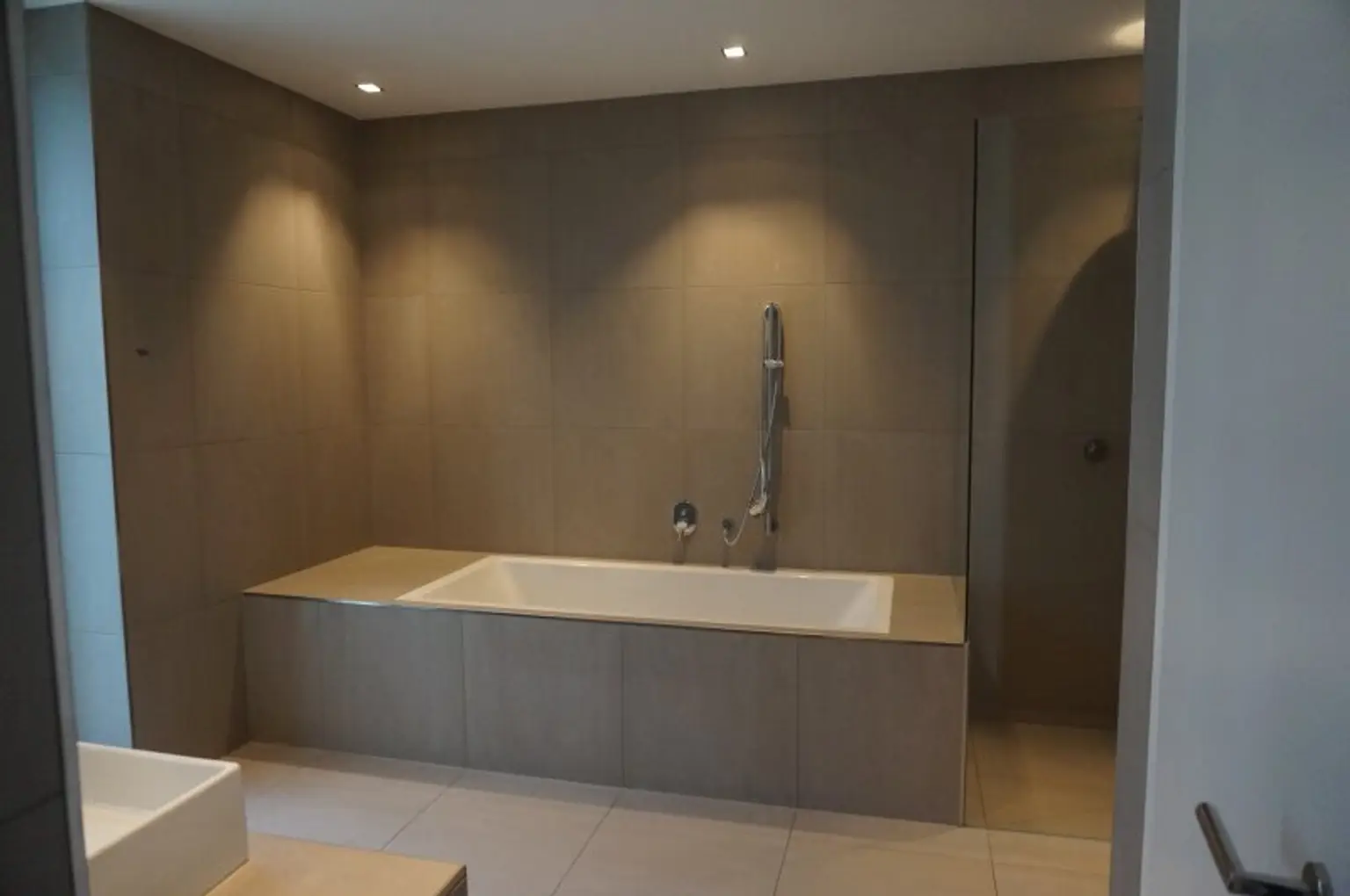Modernes high-end Apartment großer Salon mit top Küche + 3 Schlafzimmer, Terrasse, Garage -  Exclusive 3 BR Apartment, Terrace, Parking - Сучасна елітна квартира з великою вітальнею, кухнею + 3 спальні, терасою, гаражем