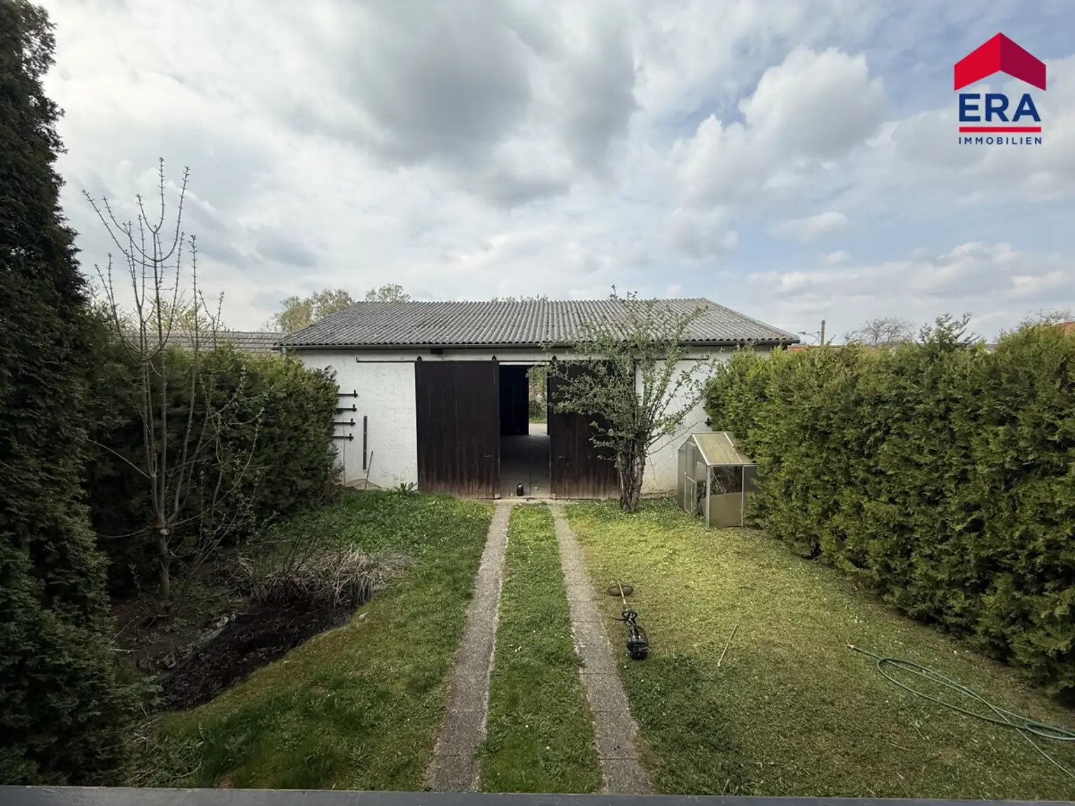 Massives Einfamilienhaus mit Innenhof, Halle & Ausbaupotenzial in 2054 Haugsdorf