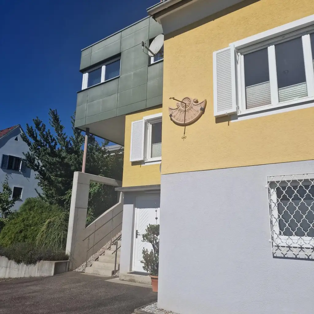 Einziehen und genießen! Sonniges Einfamilienhaus mit Doppelgarage, Terrasse uvm