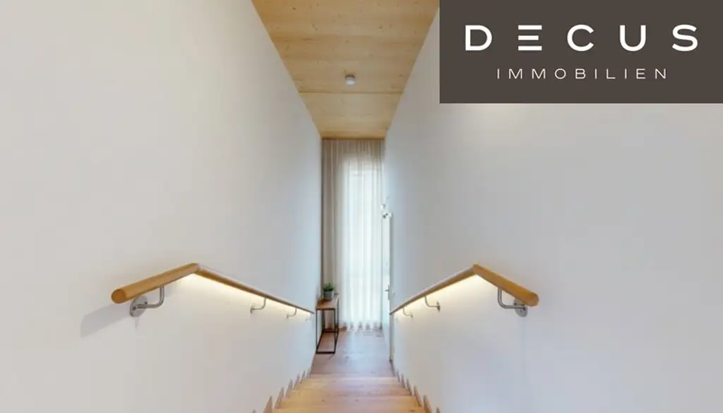 | EXKLUSIVE & LICHTDURCHFLUTETE DACHGESCHOSS - MAISONETTE - WOHNUNG MIT BLICK AUF DEN SCHLOSSBERG | PRIVATER LIFTZUGANG | 2 TERRASSEN | TOP LAGE