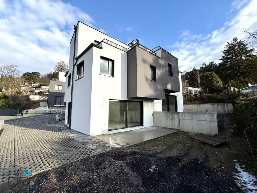 PREISREDUKTION! EXKLUSIVE 4-5 ZIMMER DOPPELHAUSHÄLFTEN MIT FREIFLÄCHEN IN GRÜNRUHELAGE!