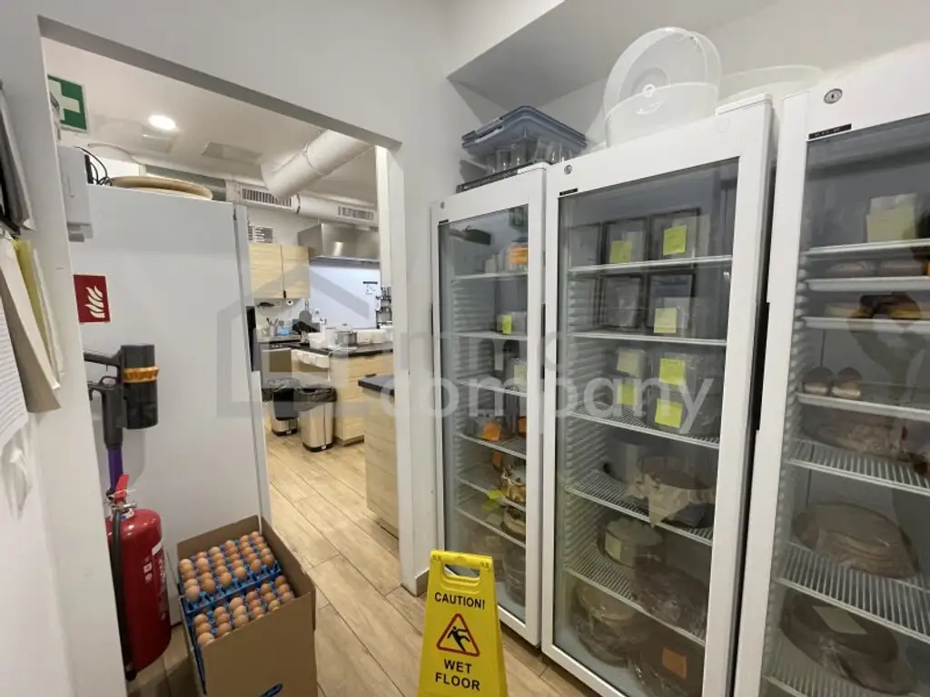 Neuwertiges Café in 1050 Wien: 150m², Top-Ausstattung