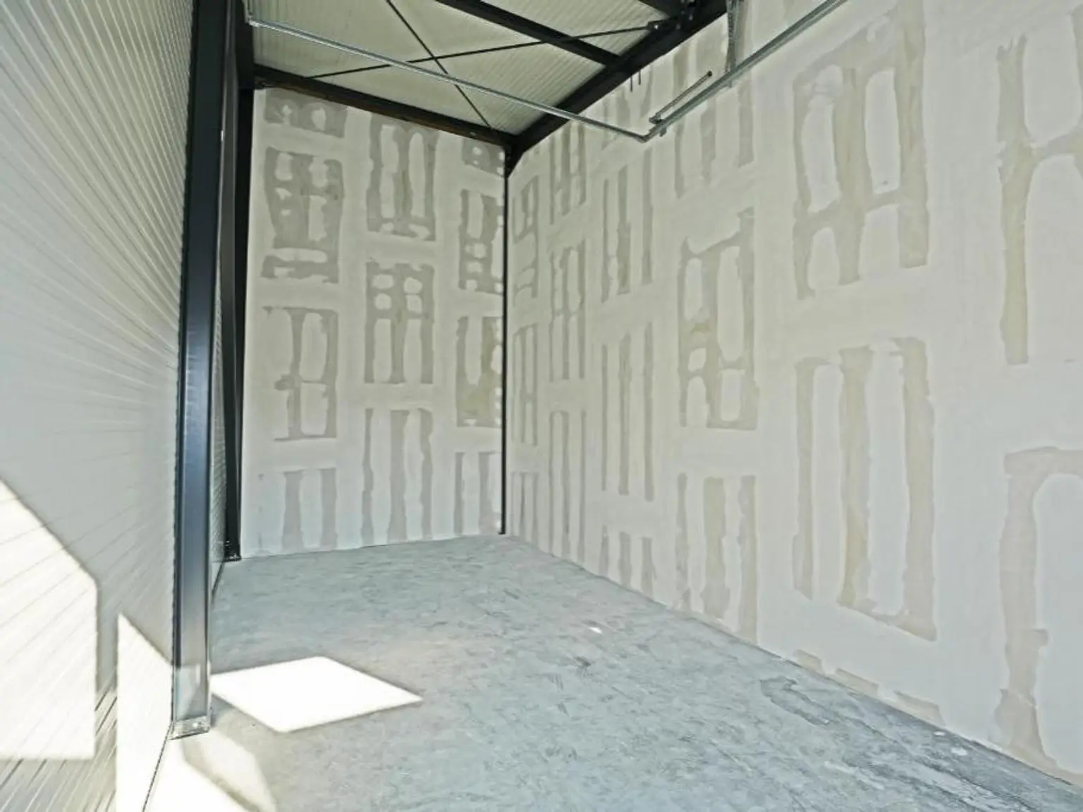 Garage, bzw. Lager ab September zu vermieten