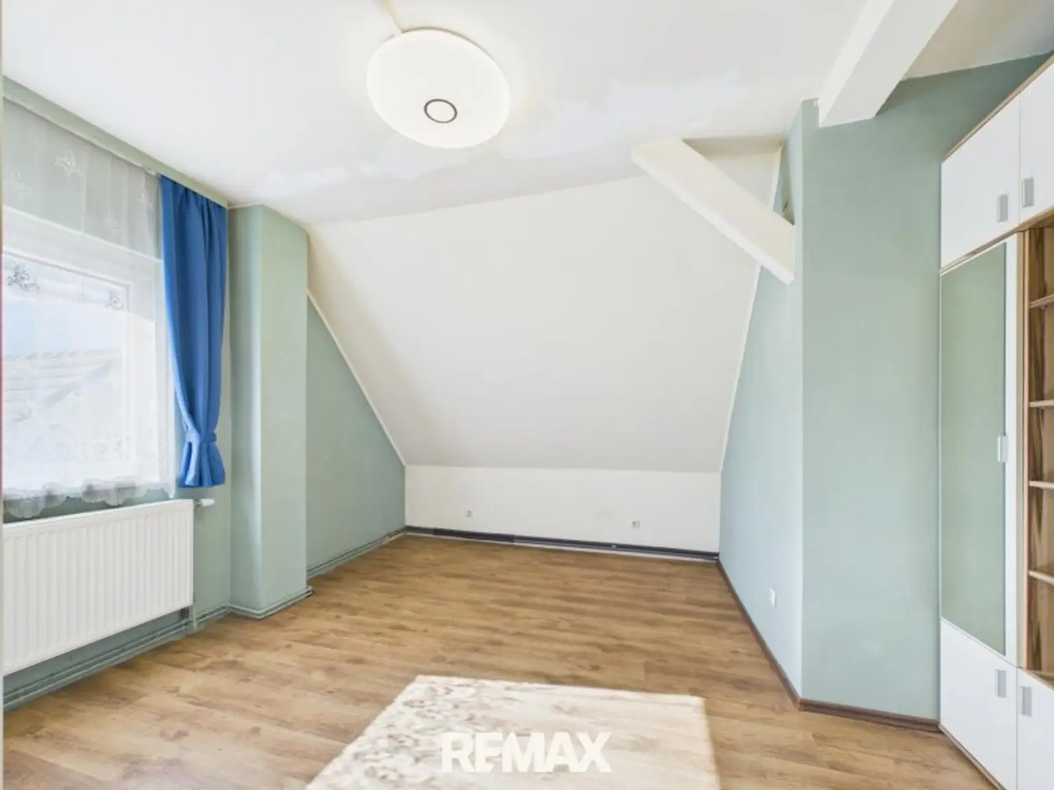 Schlafzimmer DG