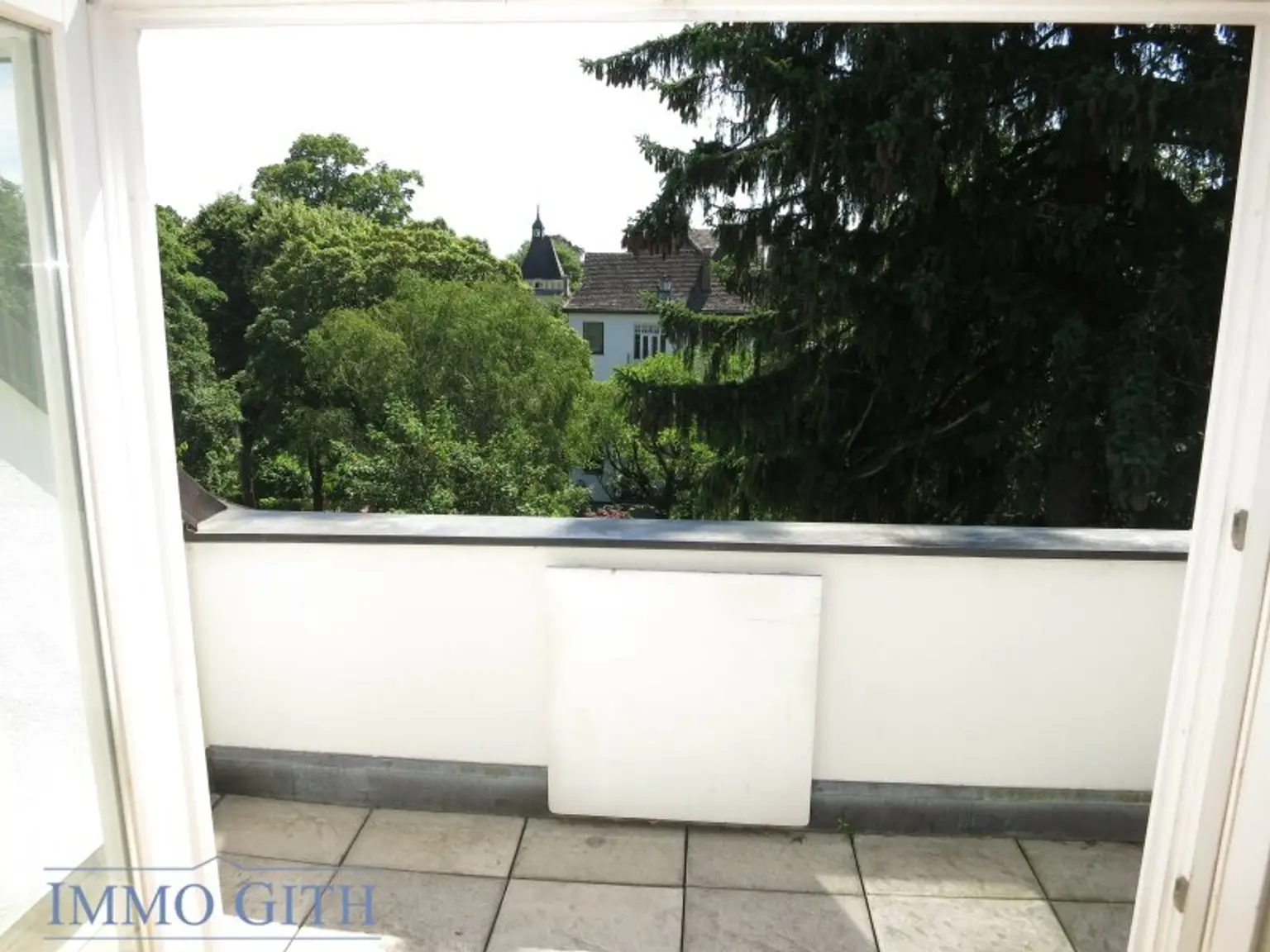 PROVISIONSFREI: PENTHOUSE MIT TERRASSE, LIFT UND KLIMA-ANLAGE IN HIETZINGER VILLA!