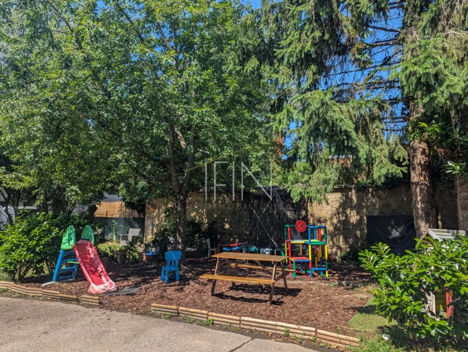 BIETERVERFAHREN! Wohnglück mit Garten & Pool – 3-Zimmer-Rückzugsort zum Ankommen und Wohlfühlen