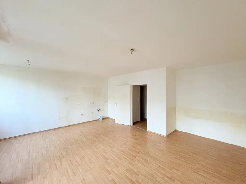 Ruhelage in Klosterneuburg: Renovierungsbedürftige 1-Zimmer-Wohnung mit Balkon!