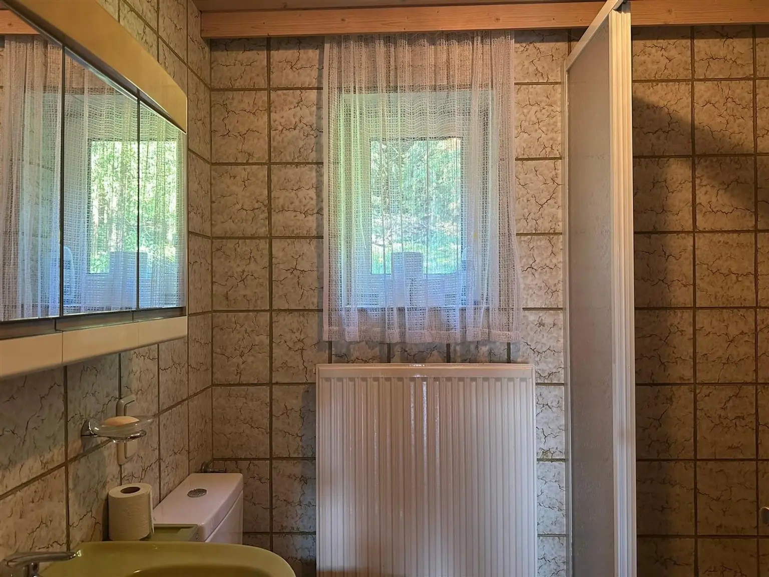 Einfamilienhaus mit Nebengebäude in ruhiger Lage