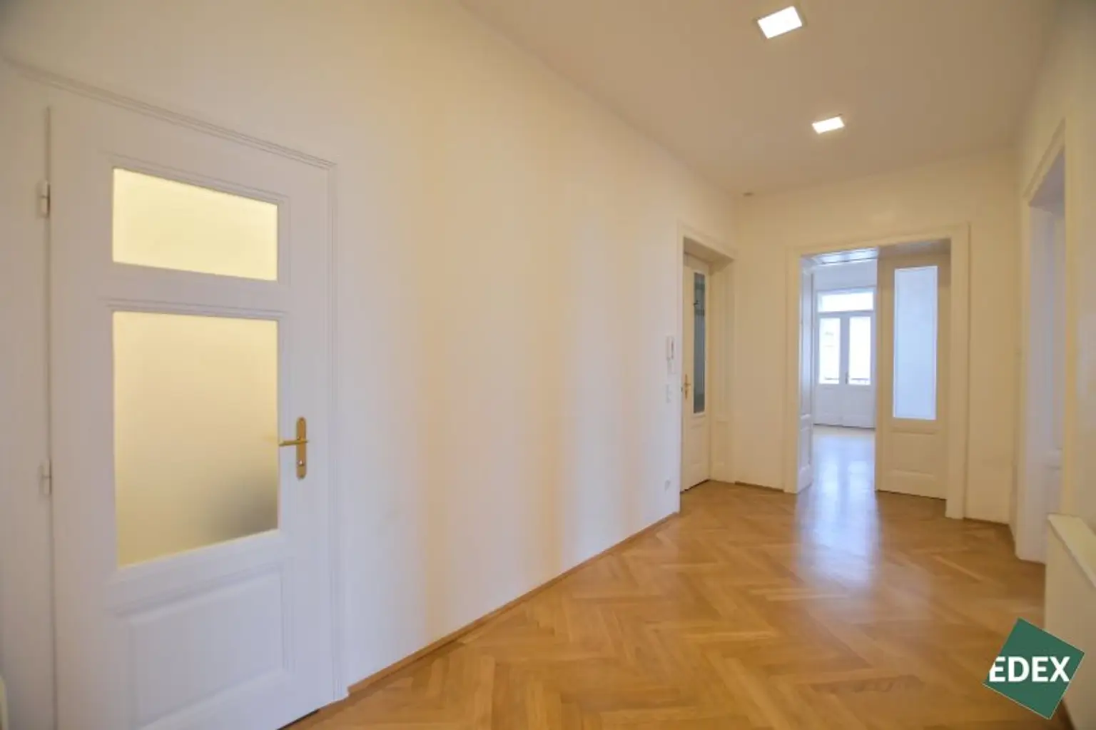 6-Zimmer Altbauwohnung mit Balkon und Klimaanlage in attraktiver Lage des 7. Bezirks