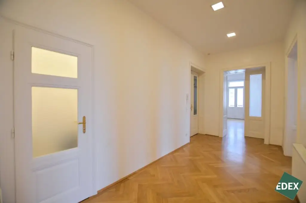 6-Zimmer Altbauwohnung mit Balkon und Klimaanlage in attraktiver Lage des 7. Bezirks