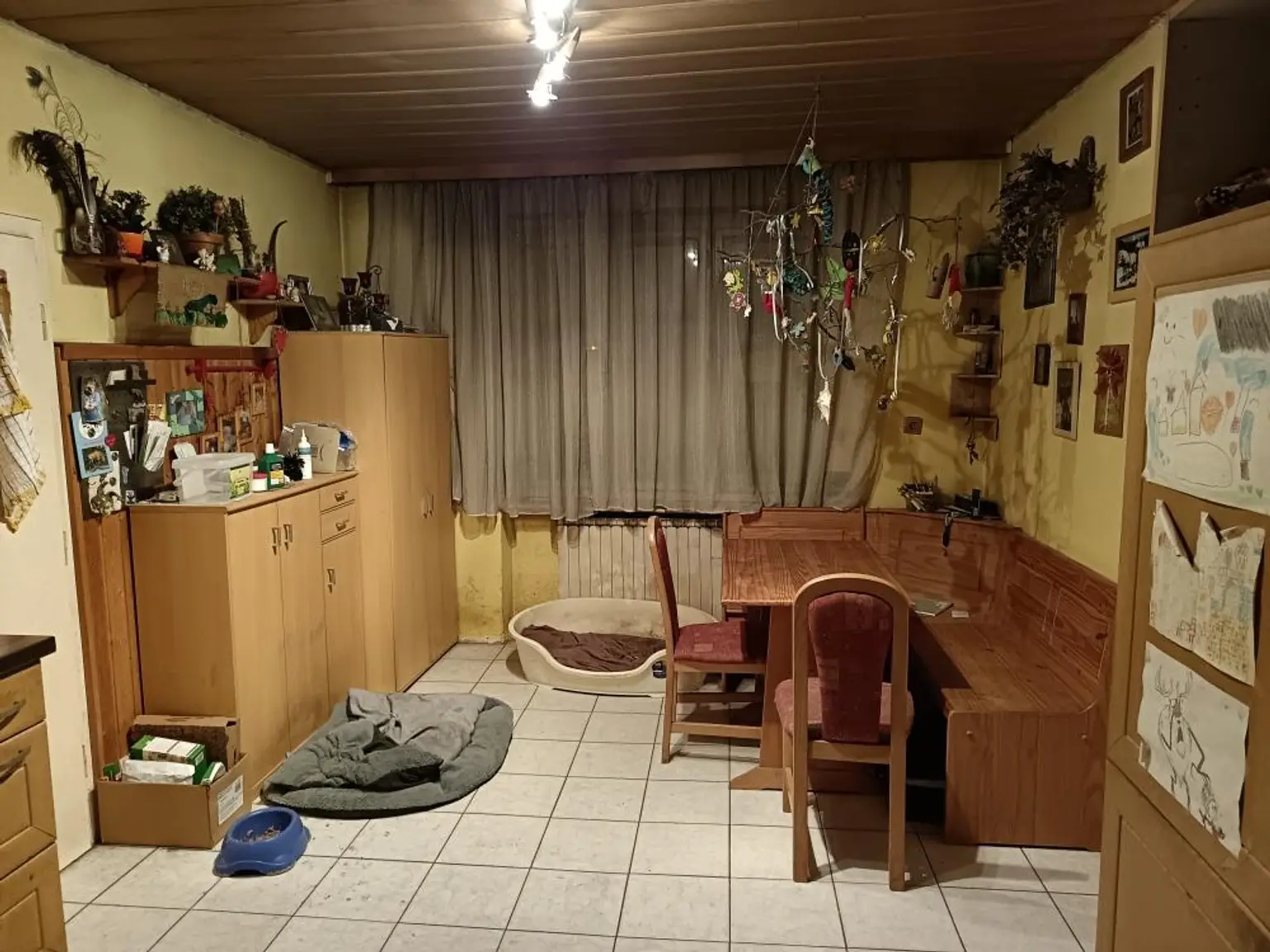 Vielseitiges Wohnhaus mit großzügigem Hof und Nebengebäuden