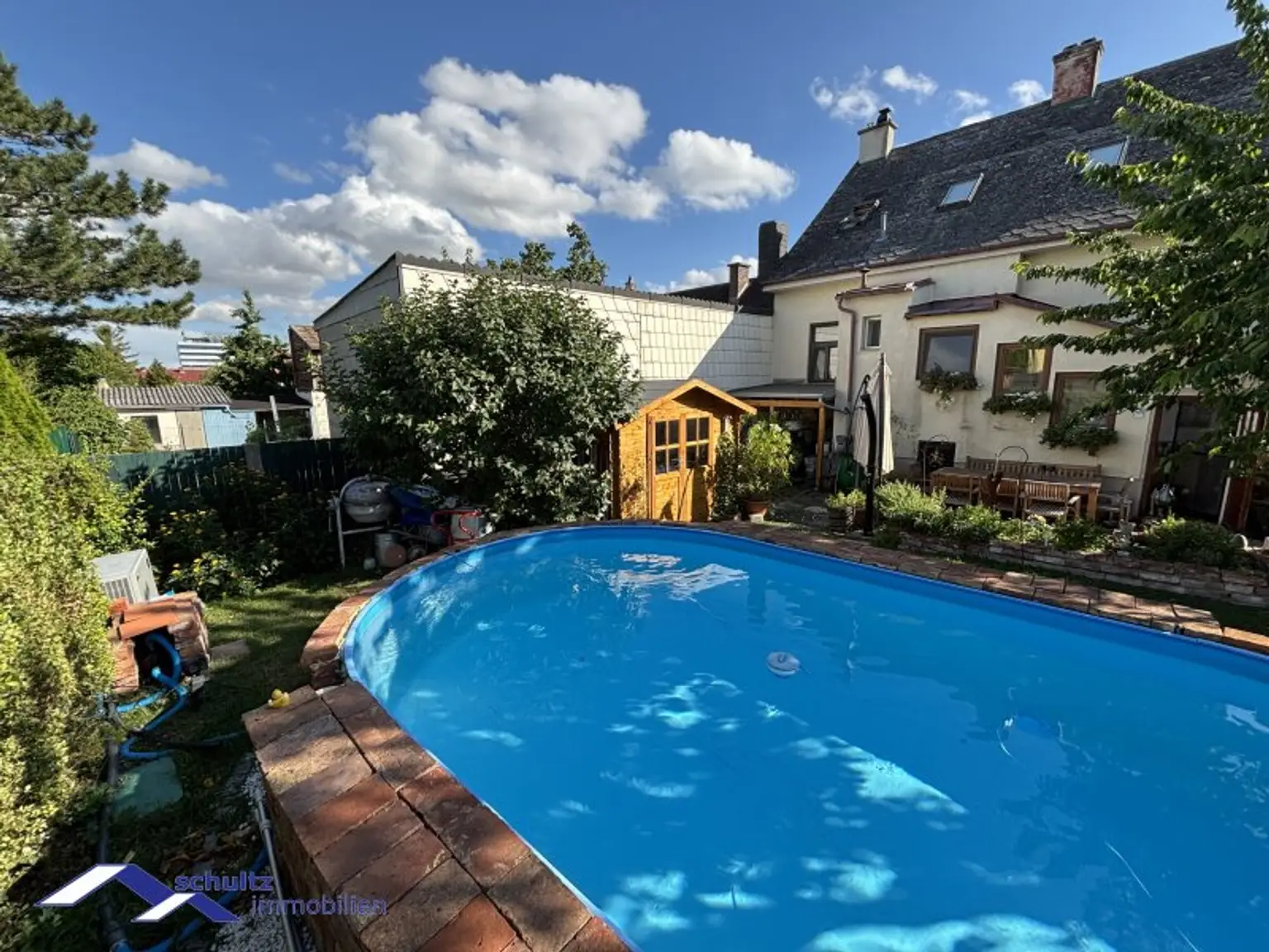 Schönes Einfamilienhaus mit Pool! Besonderes Angebot!