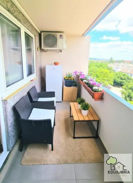 HELLE 3-ZIMMER-WOHNUNG (77m²) MIT LOGGIA UND FERNBLICK