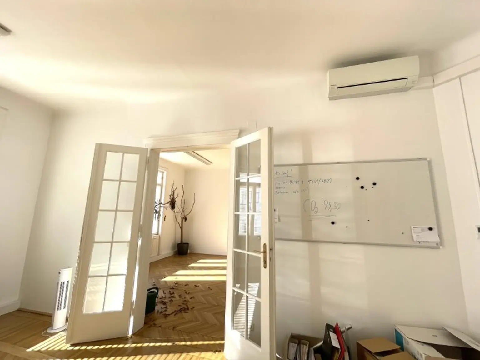 Repräsentative  Bürofläche/Praxis im Stilaltbau direkt beim Karlsplatz/Karlskirche  zu vermieten!