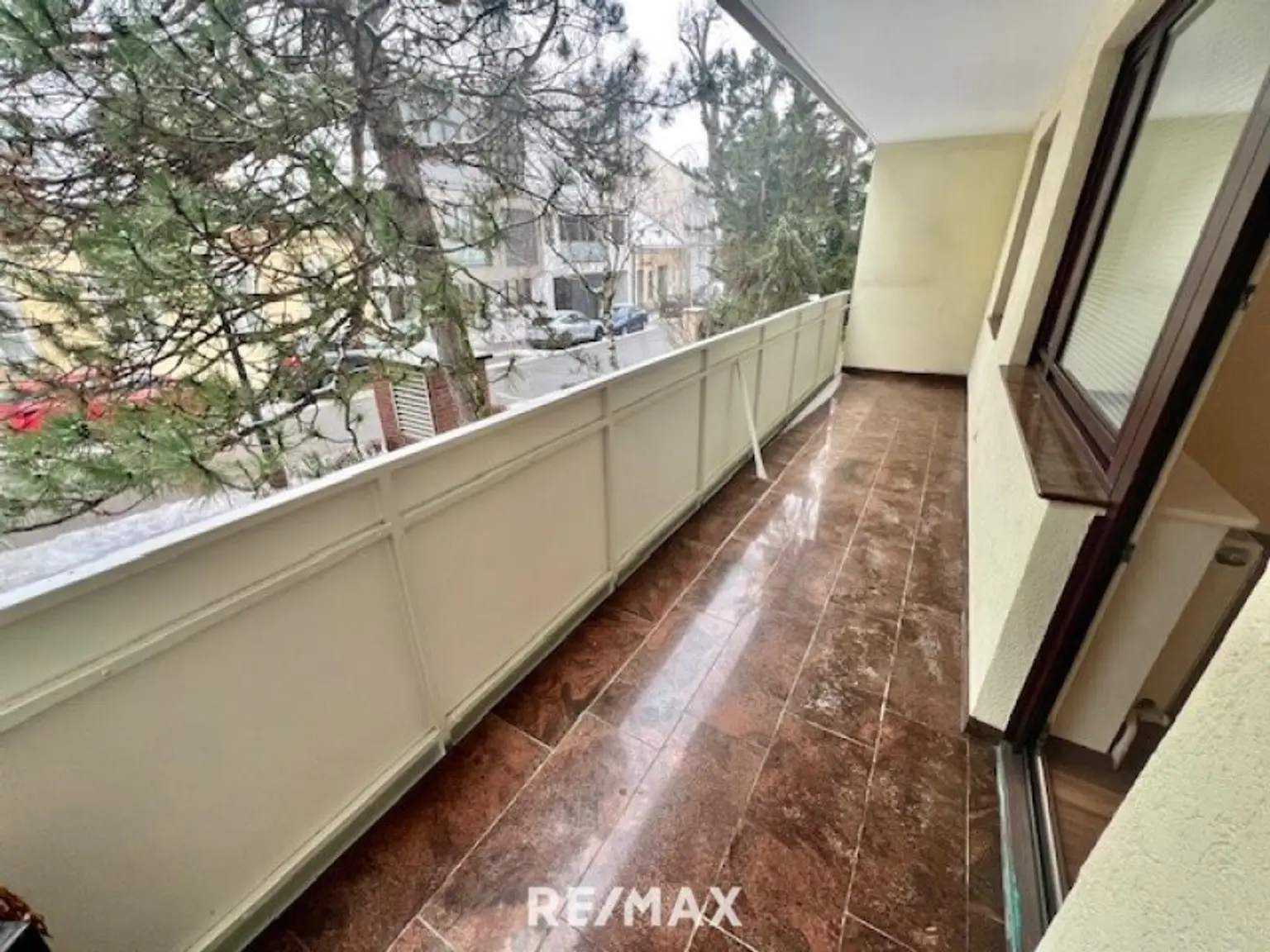 Loggia vor dem Wohnzimmer ca. 10m²