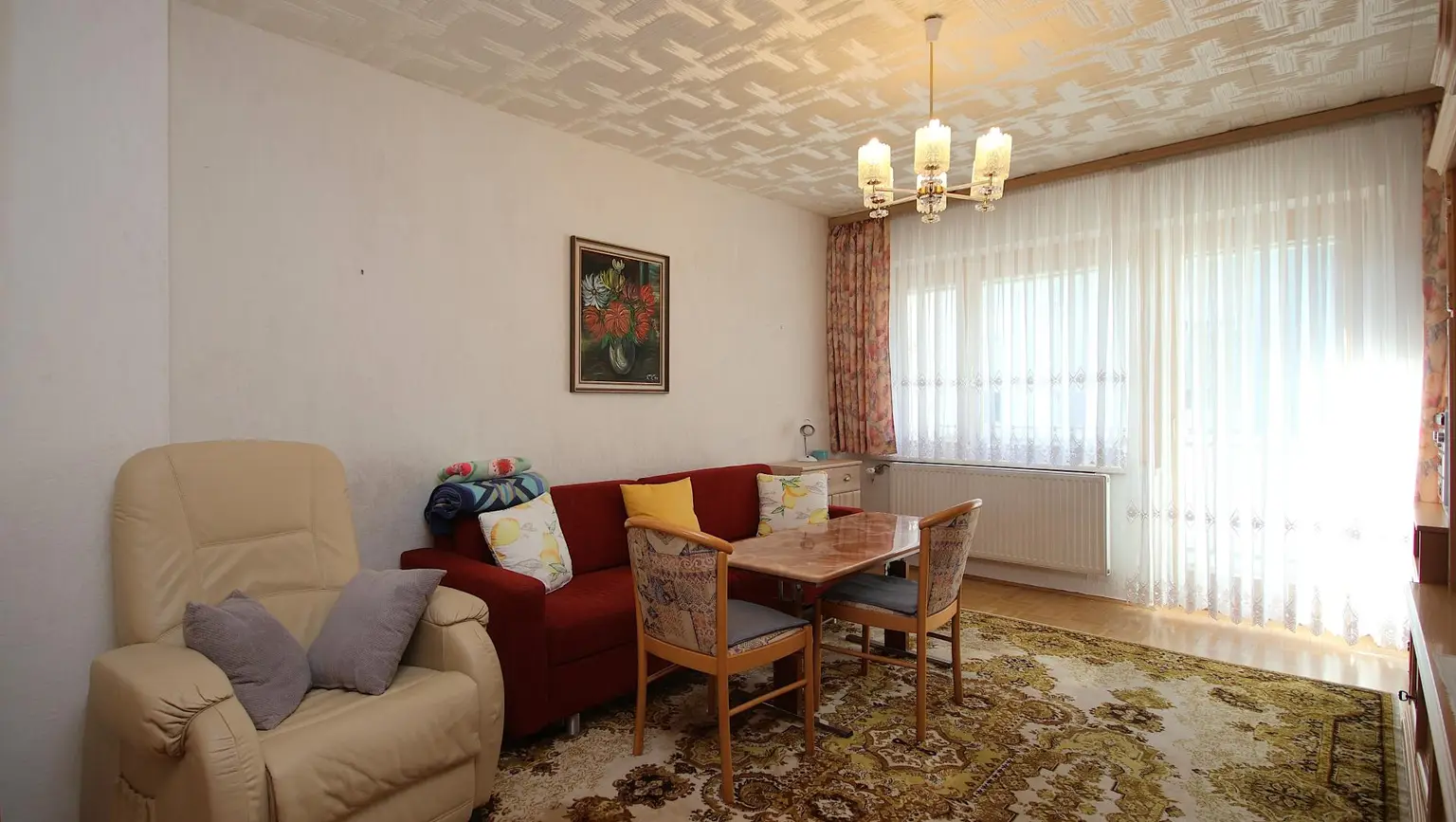 Wohnzimmer/Zugang Balkon