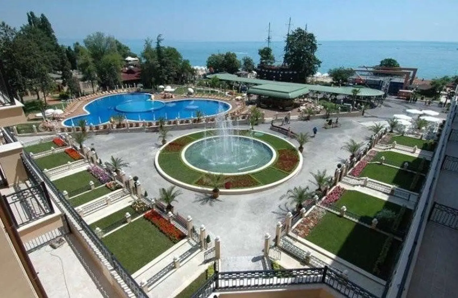 5 Pool und Anlage BG