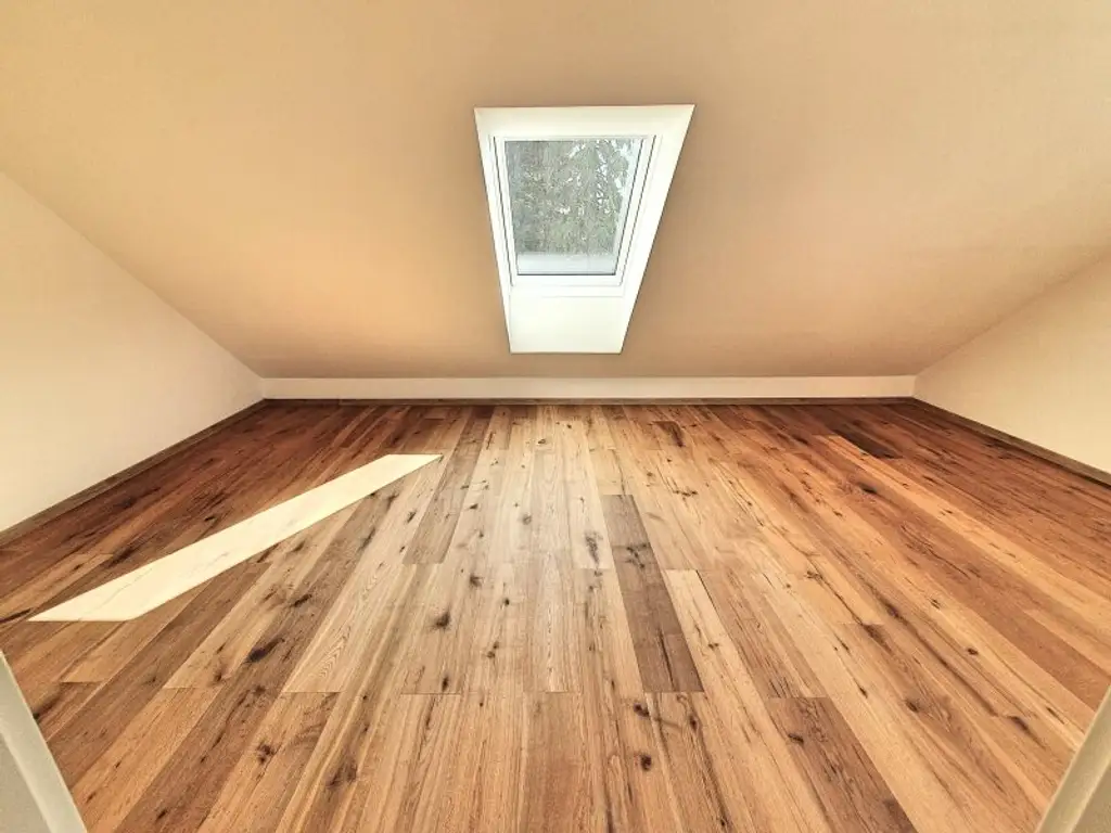 MODERNE DOPPELHAUSHÄLFTE IM NORDEN VON WIEN NÄHE U1 LEOPOLDAU.