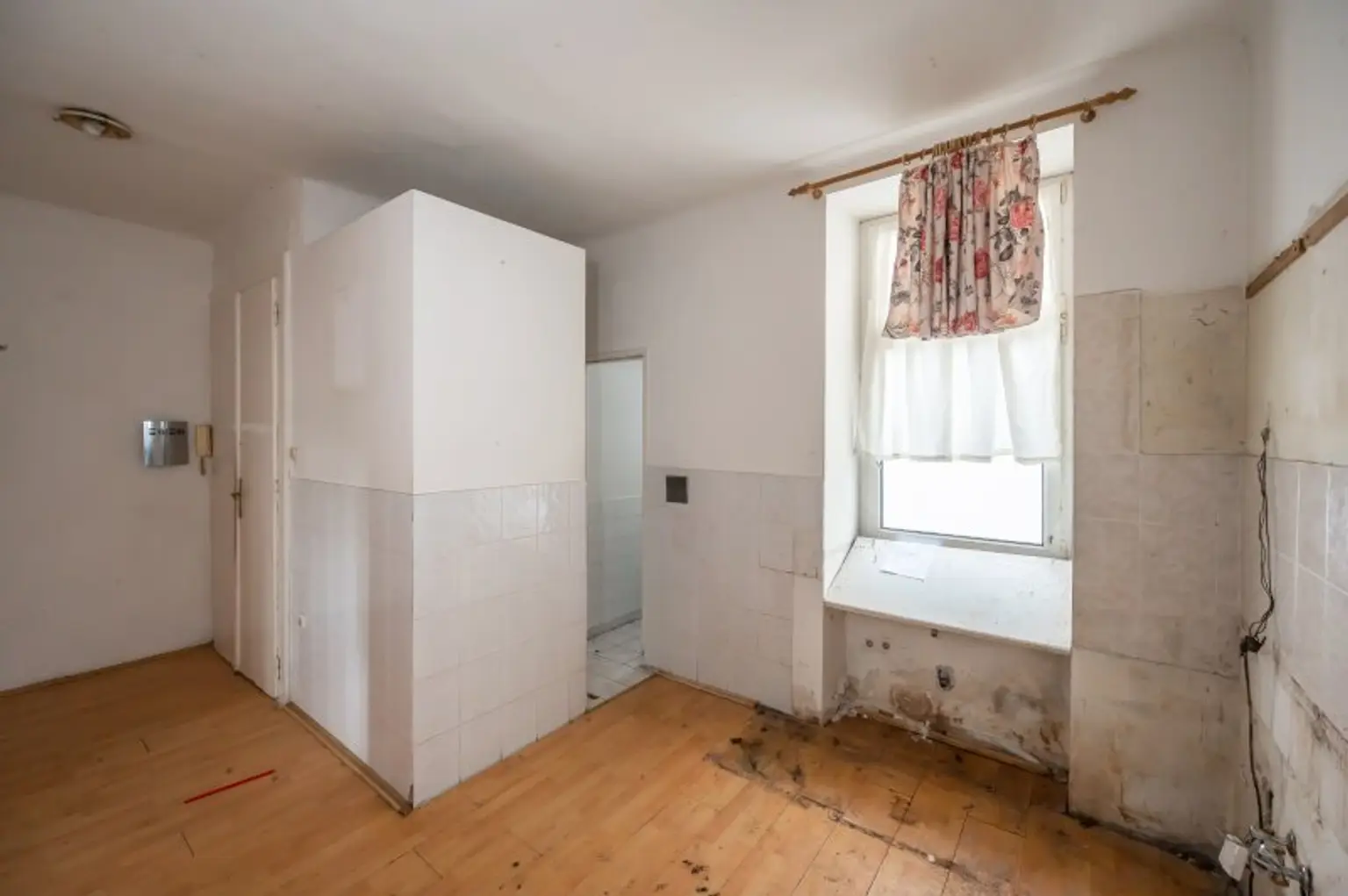 ++Fasangarten++ Altbautraum zum Selbstgestalten – 2-Zimmer-Wohnung mit Entwicklungspotenzial