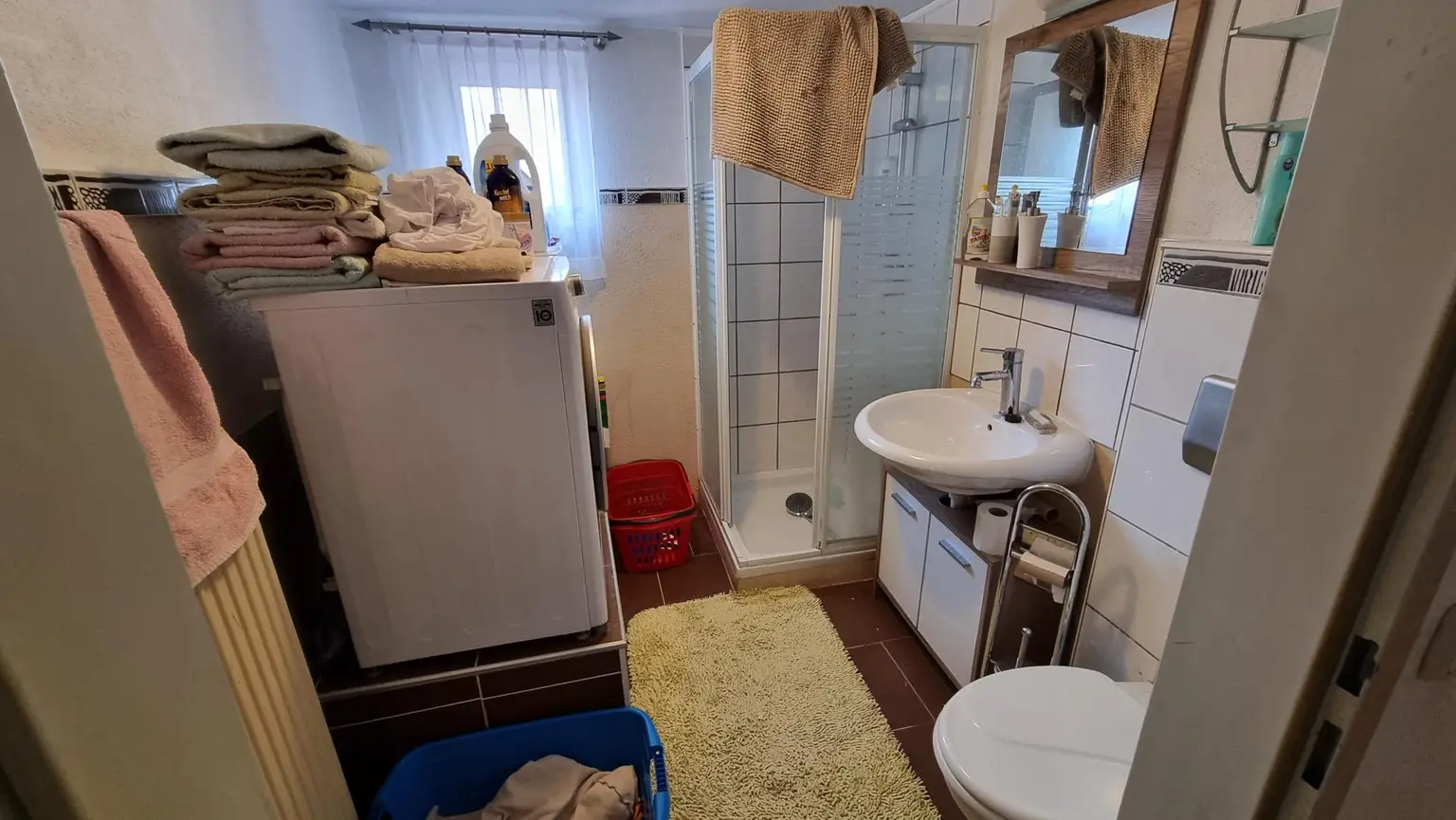 Einfamilienhaus mit Pool und großem Garten in verkehrsgünstiger Lage